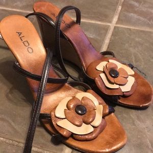Aldo leather flower wedges 40